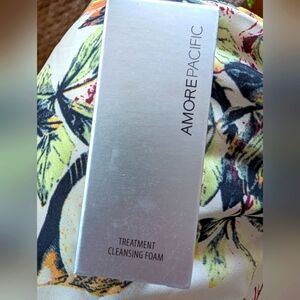NIB K-beauty Amore Pacific Silver Treatment Cleansing Foam - Travel Size 0.5oz